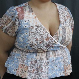 NEVER WORN Women Plus Floral Blue Nude White Quilt Pattern Blouse Top XXL 19